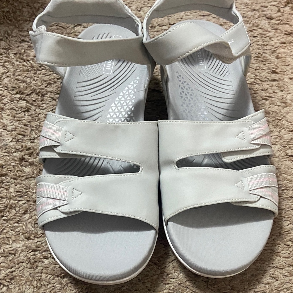 Easy Spirit Women's Light Gray Open-Toe Comfort Sandals